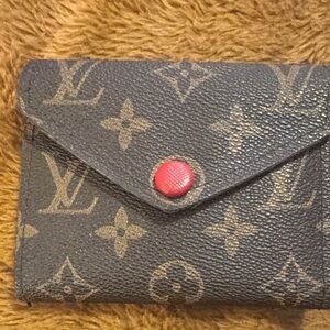 Designer inspird wallet preowned